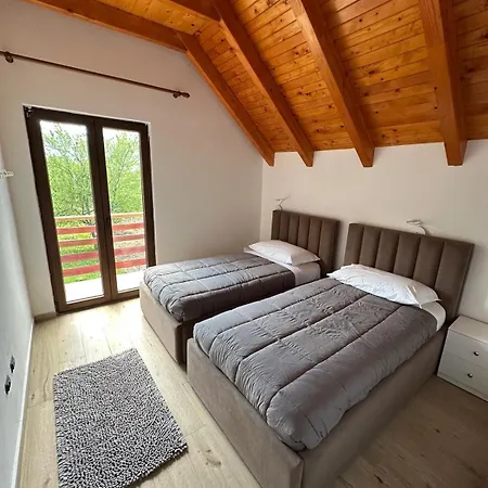 Bed & Breakfast Bujtina Okoli *