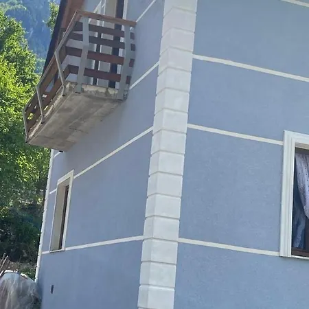 Alojamento de Acomodação e Pequeno-almoço Bujtina Okoli Theth