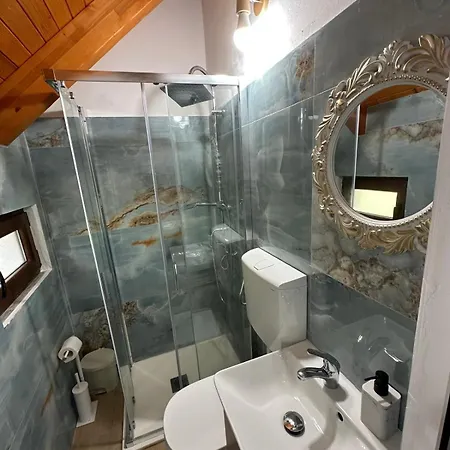 Bujtina Okoli 3*